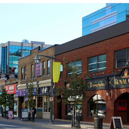 storefronts along bank street in centretown ottawa