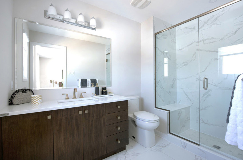 Monterey End - Executive Townhome - Bathroom