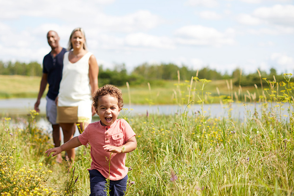Family outside in Avalon Orléans