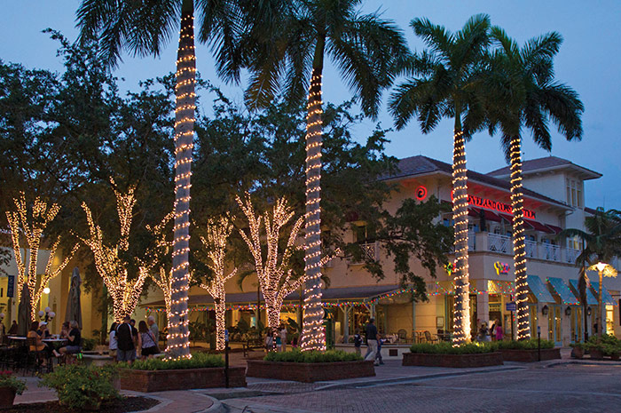 5 minutes from Downtown Naples