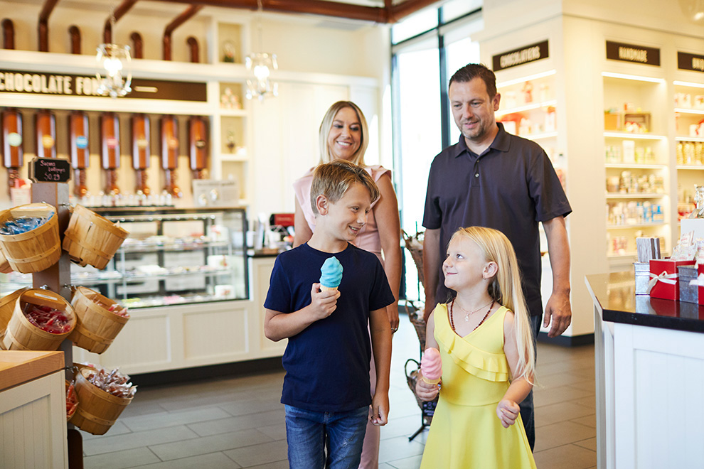 Family enjoying ice cream in Chocolat Favoris. Top 5 Restaurants to Order From in Orléans.