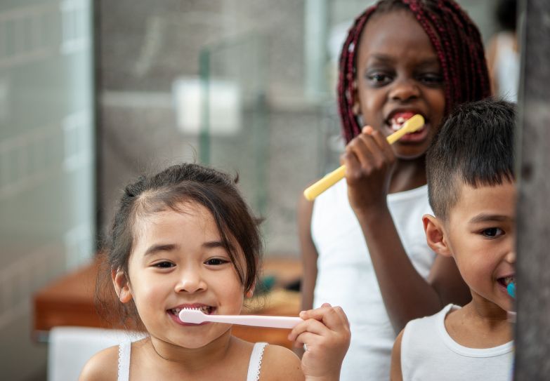 3 children brushing their teeth