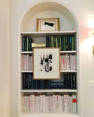 Kips Bay showhouse 2019 shelving and art