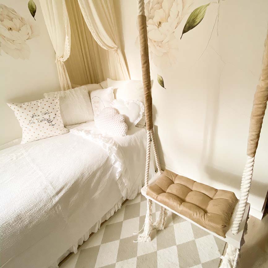 Indoor swing in a little girls bedroom