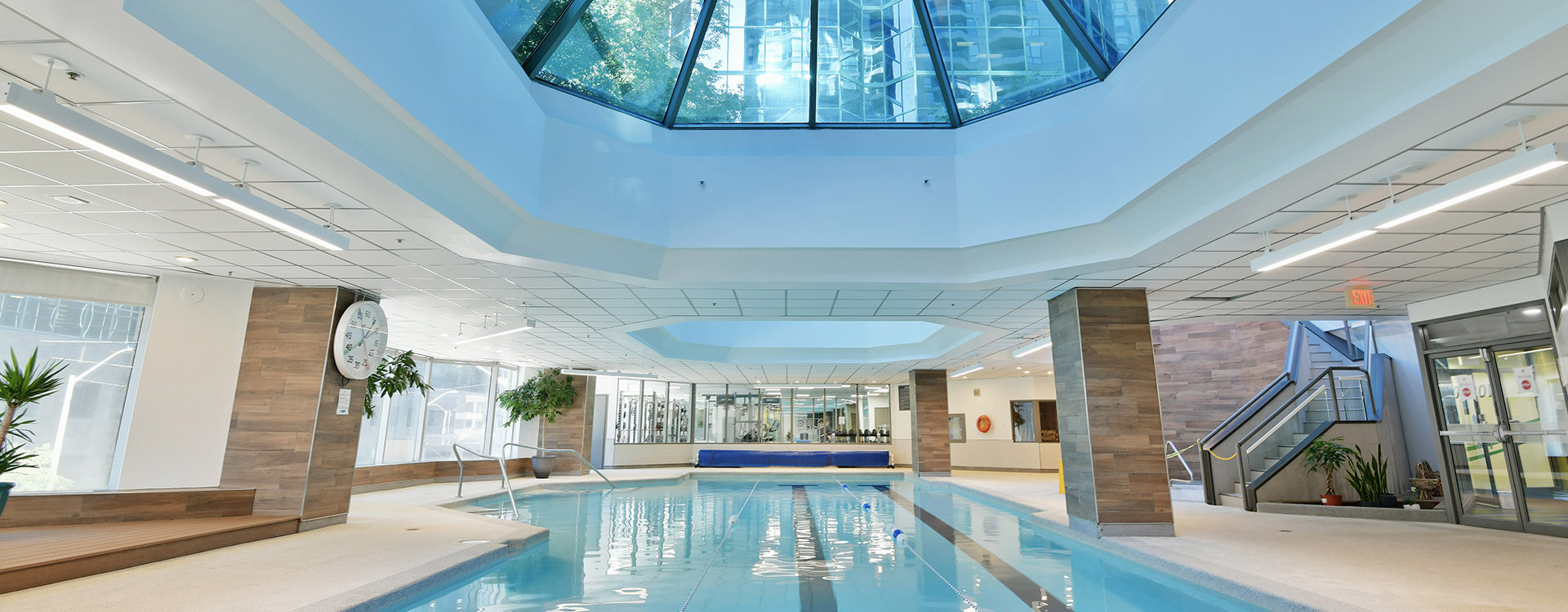 Indoor pool at one80five furnished suites in Ottawa. Rent with Minto Apartments.