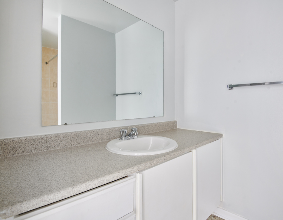 Parkwood Hills Townhomes & Garden Homes - Two Bedroom Townhomes 5
