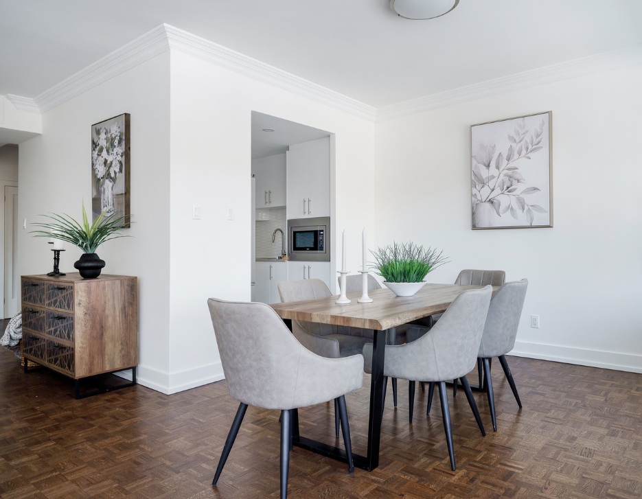 Le 4300 - 4 1/2 (2 Bedroom) 2