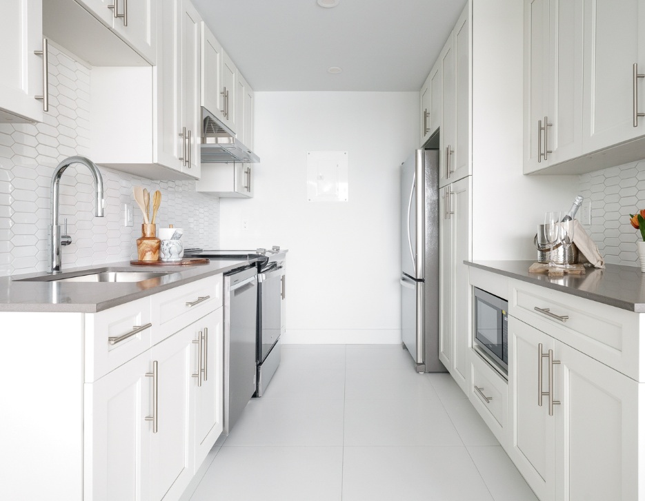 Le 4300 - 5 1/2 (3 Bedroom) 2