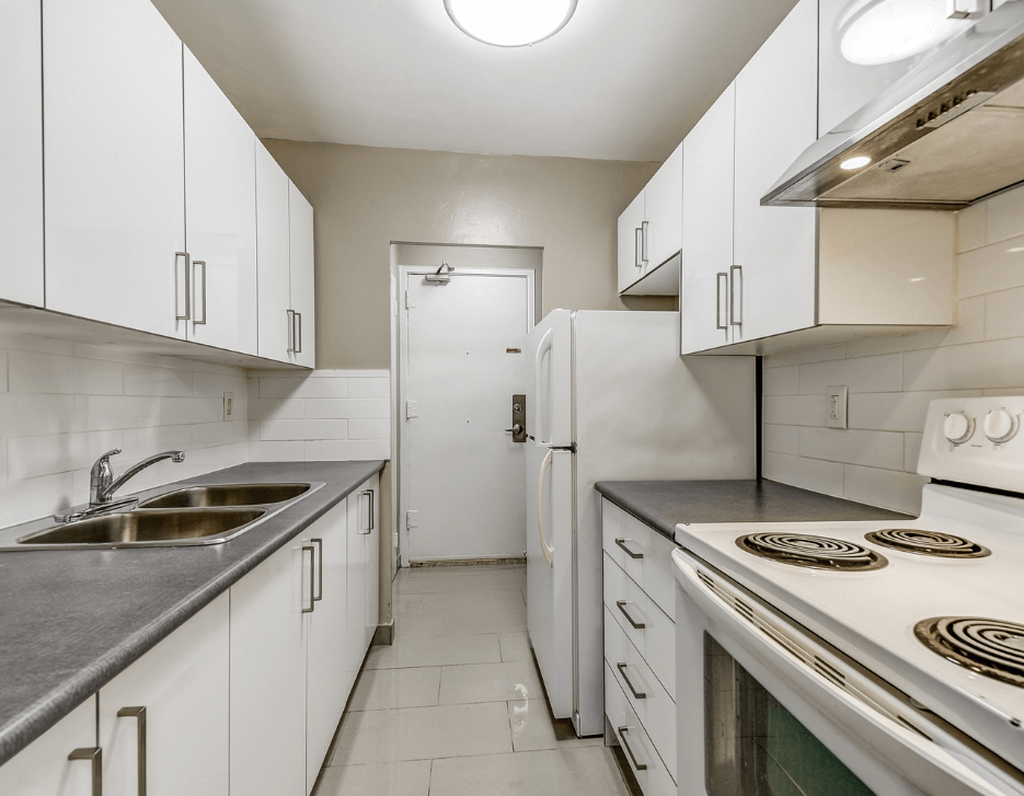 Upper Canada Drive - Three Bedroom Suites 3
