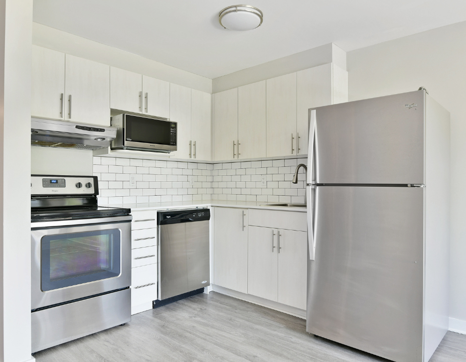 Navaho Walk-ups - Three Bedroom Suites Renovated 2