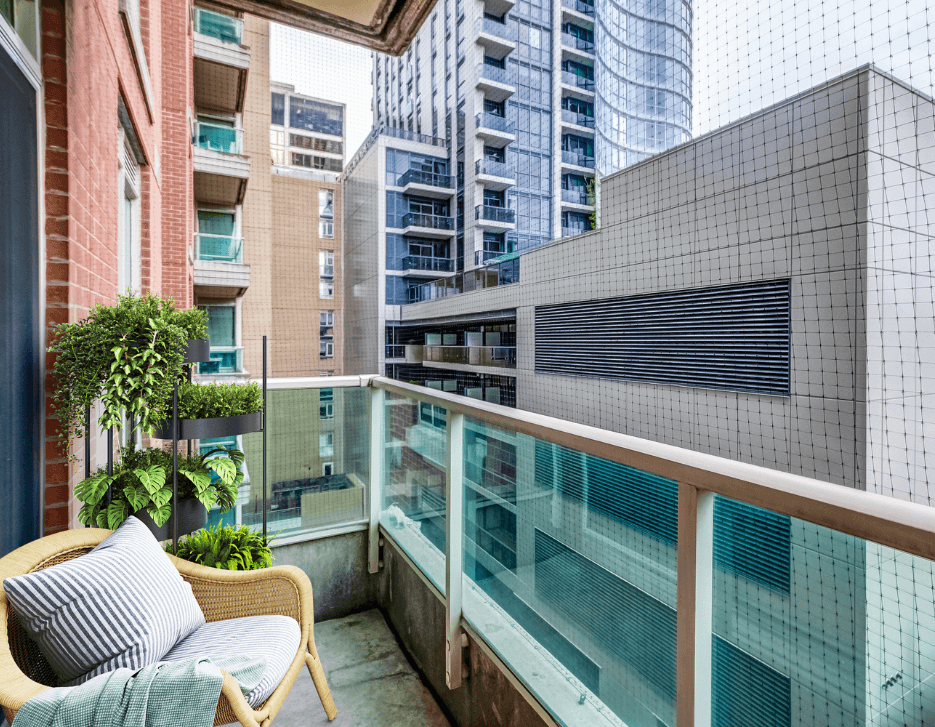 Minto Yorkville - One Bedroom Plus Den 4