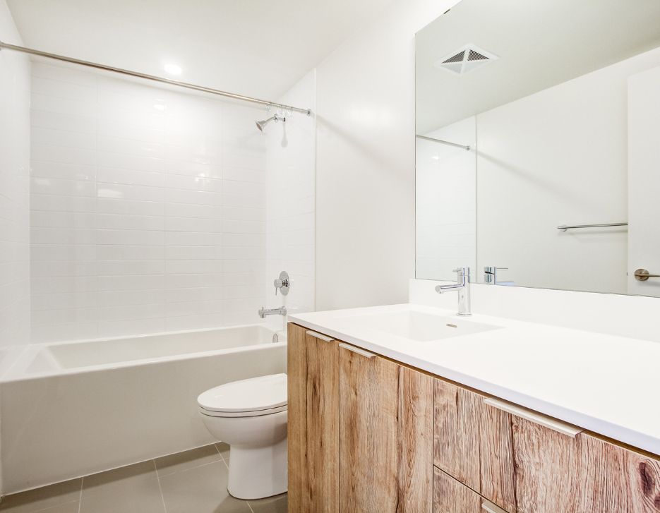 39 Niagara - One Bedroom Plus Den 5