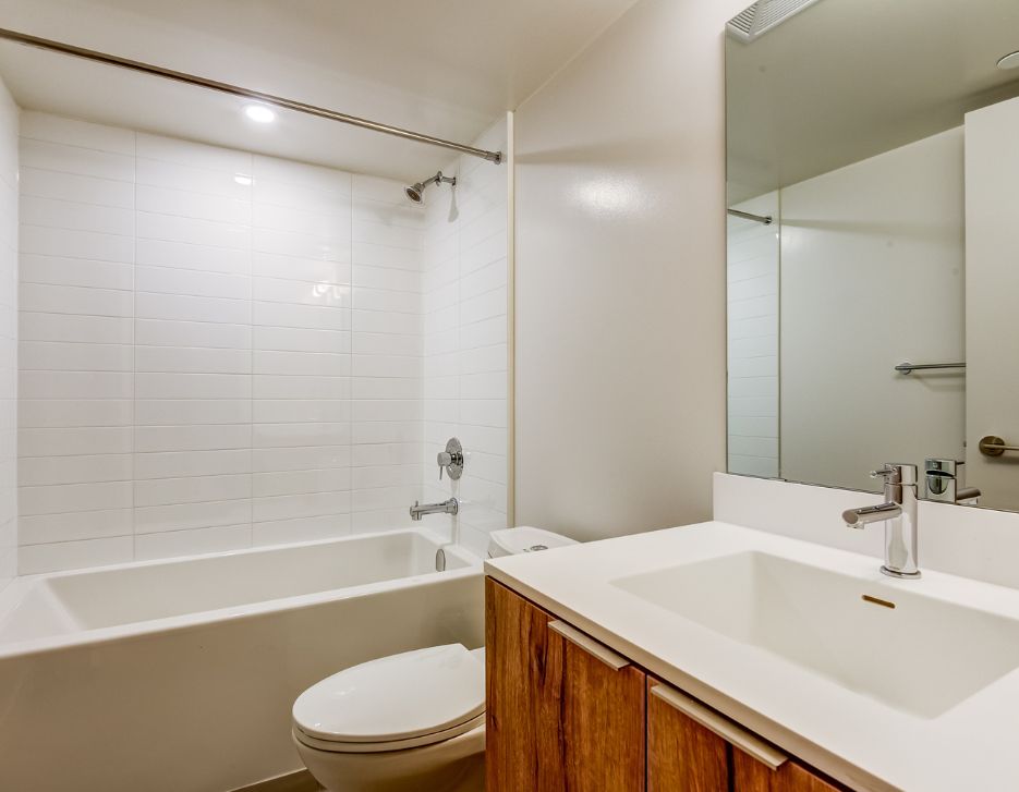 39 Niagara - Two Bedroom Suites 5